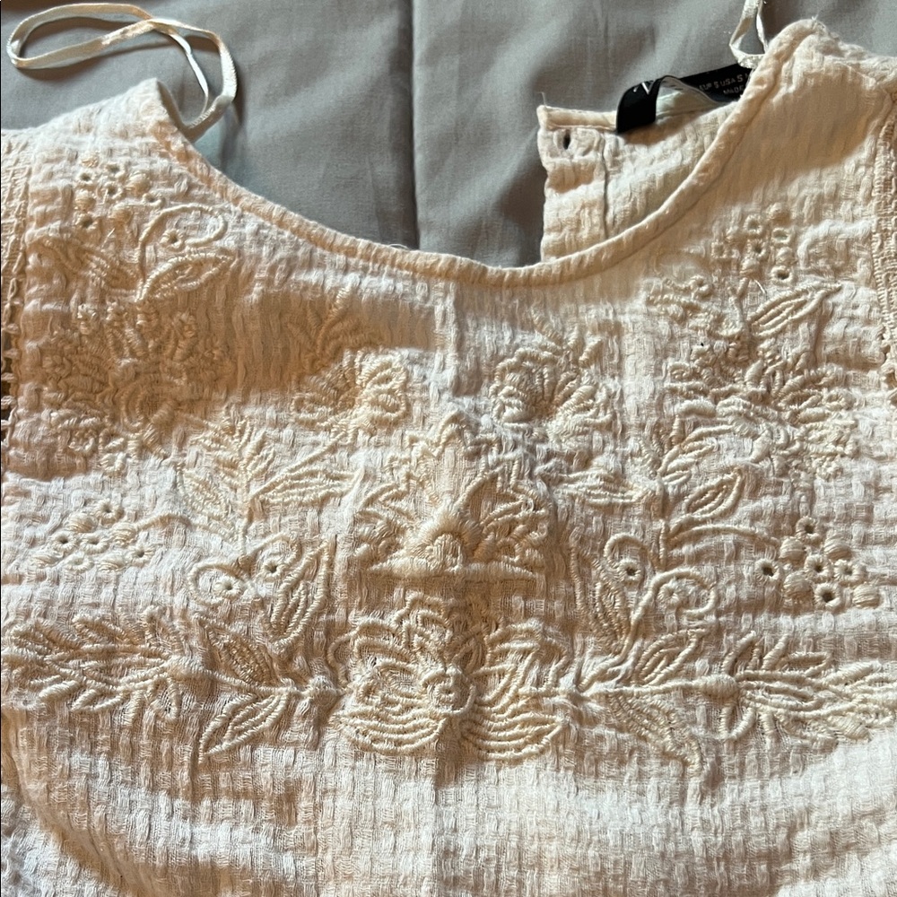 Zara Cream Lace Detail Cottagecore Quilt Pattern Puff Sleeves Ruffled Hem Blouse - Picture 15 of 15